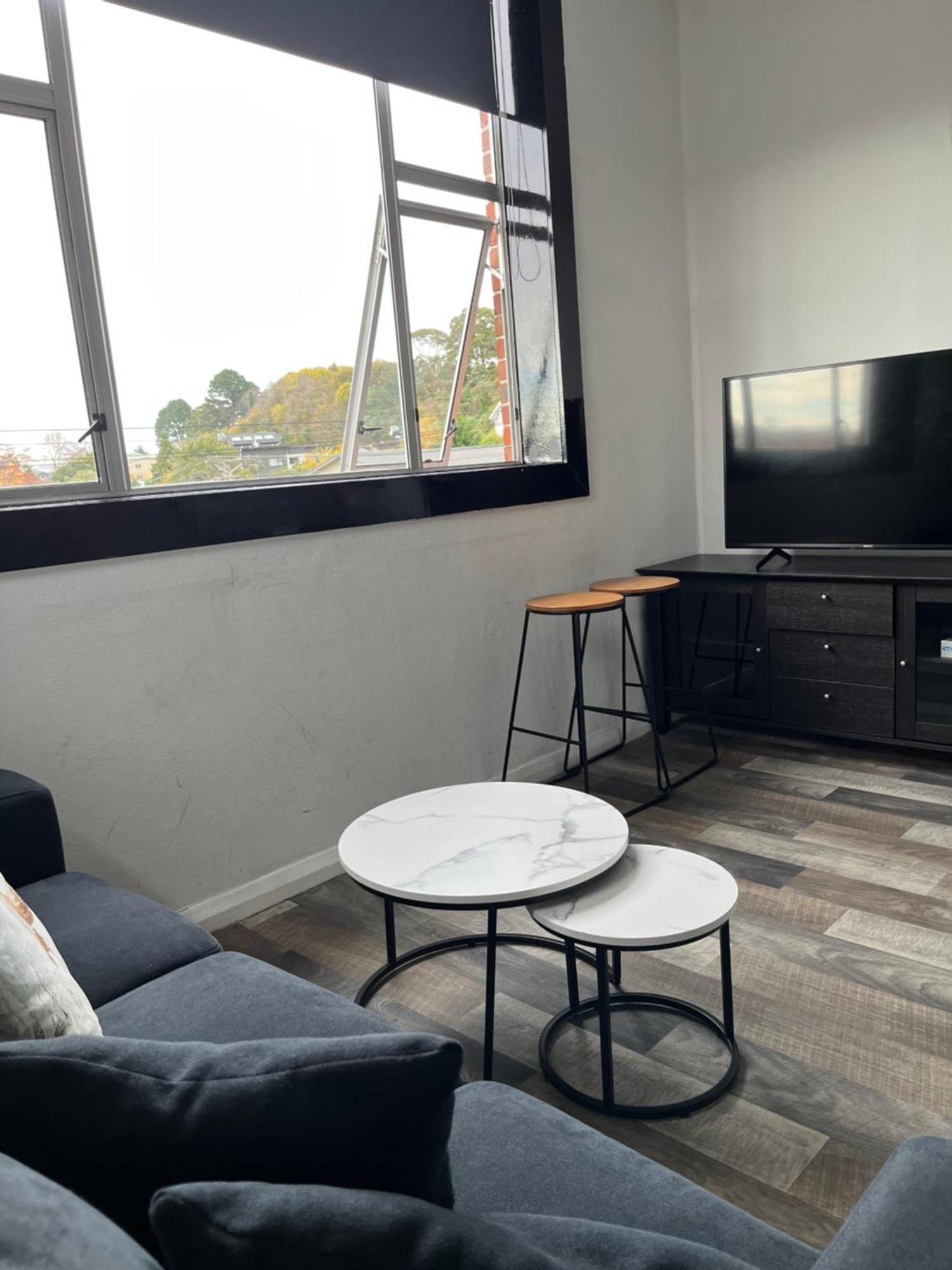 Modern Upstairs Apartment In Dunedin Central Exteriör bild